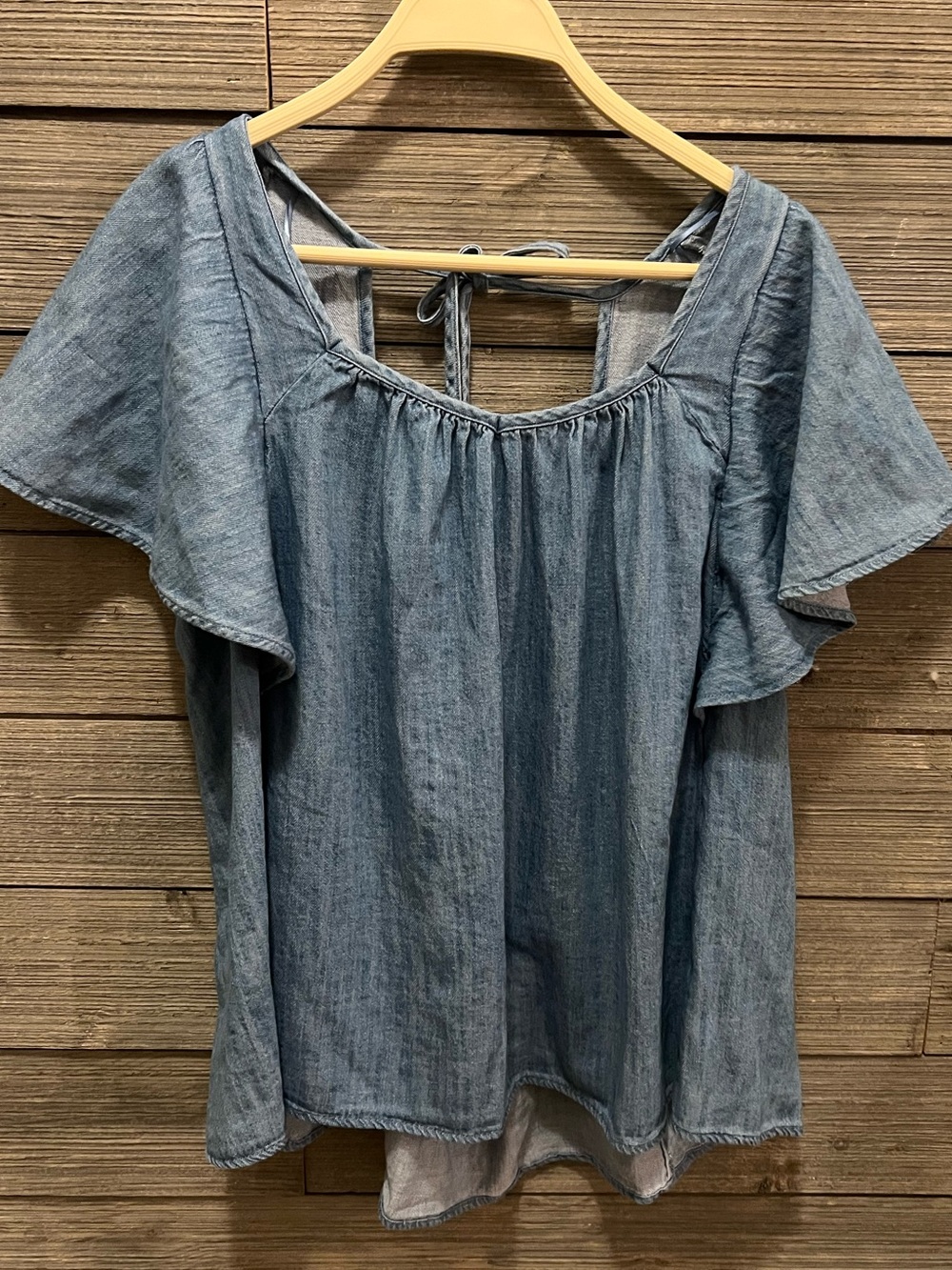 Old Navy Light Blue Denim-Style Flutter Sleeve Swing Blouse